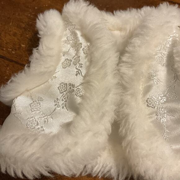 American Girl Doll Winter White Fur-Trimmed Vest 18" Clothes - Picture 2 of 4